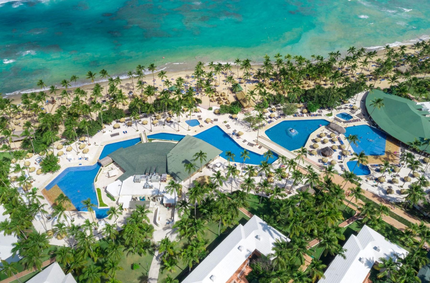 piscinas-grand-sirenis-punta-cana-resort.jpg Zona de Piscinas Hotel Grand Sirenis Punta Cana - Vista aérea