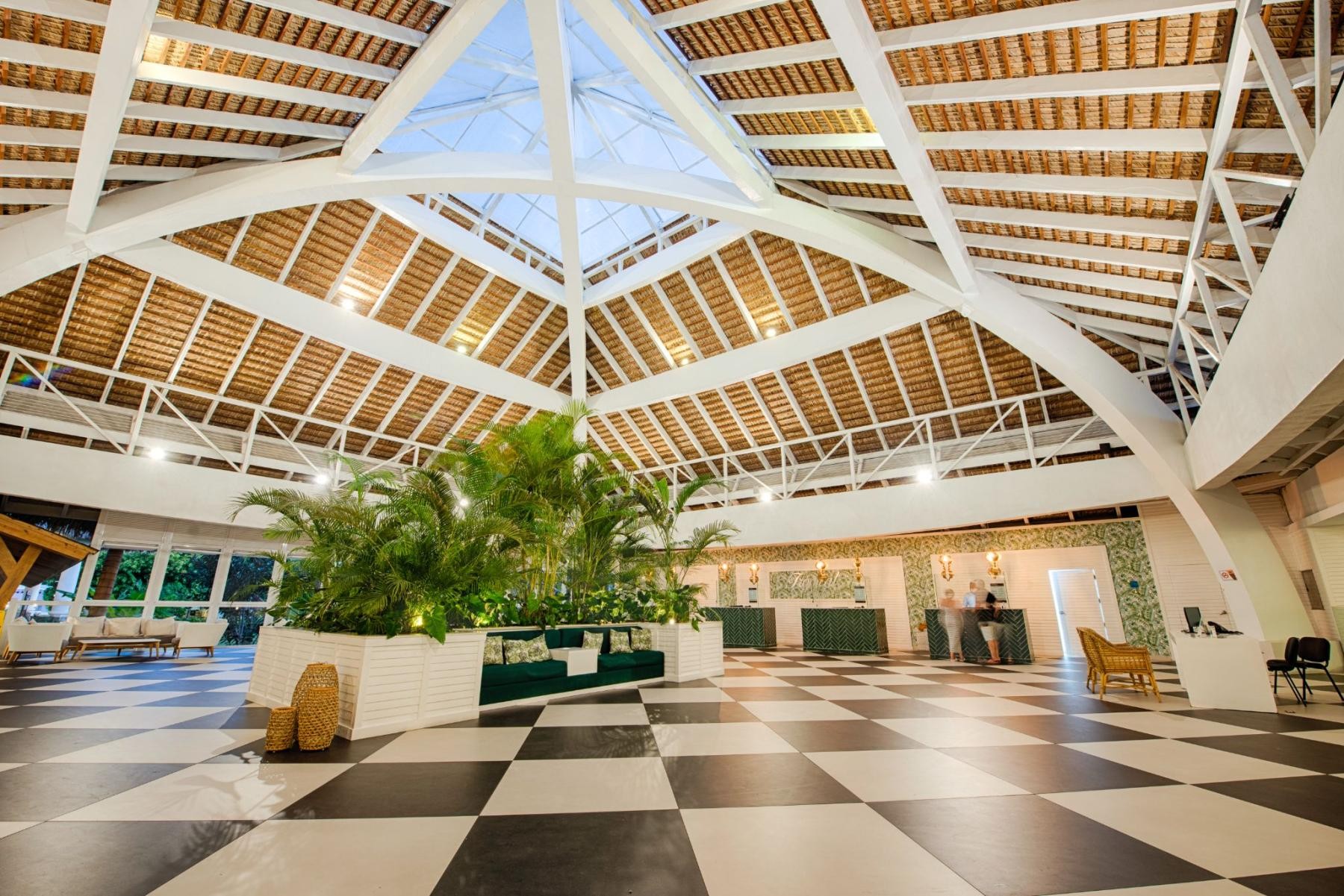 lobby-hotel-grand-sirenis-punta-cana.jpg Lobby Hotel Grand Sirenis Punta Cana
