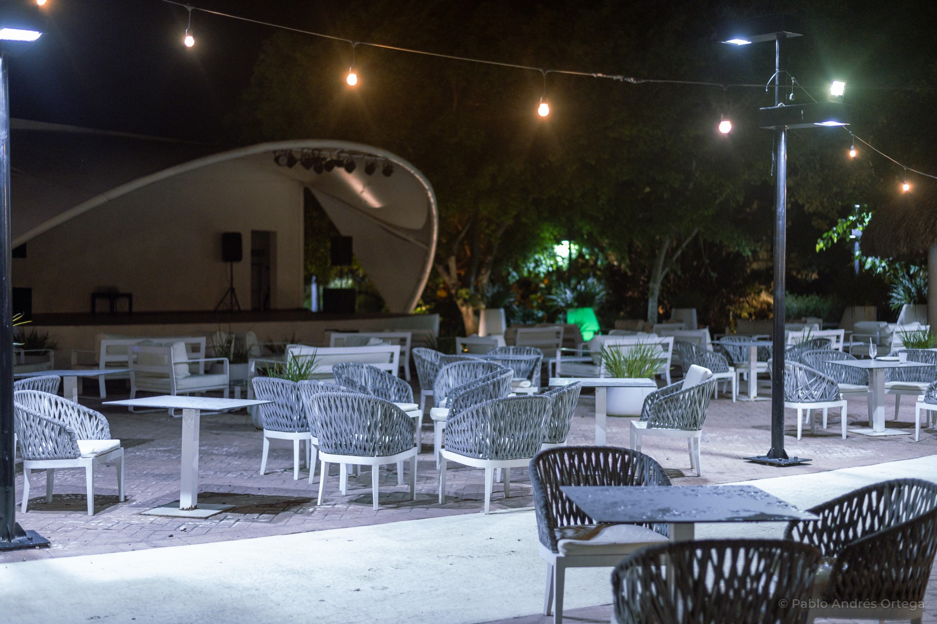 teatro-al-aire-libre-vacaciones-hotel-grand-sirenis-punta-cana.jpg Teatro al aire libre de noche