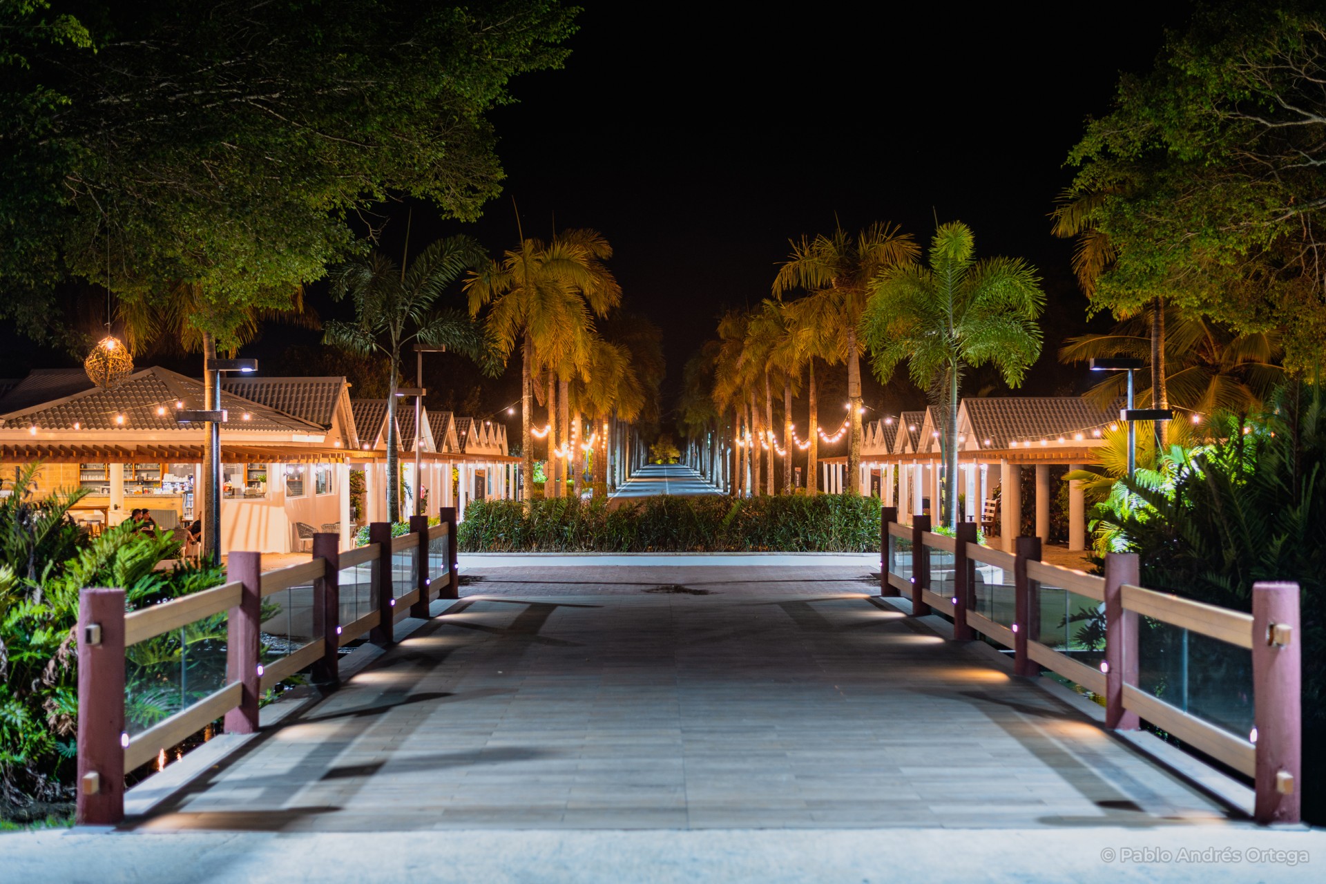 vista-nocturna-vacaciones-hotel-grand-sirenis-punta-cana.jpg Vista nocturna hotel Grand Sirenis
