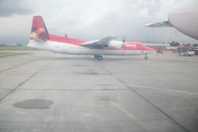 Un fokker 50 desde otro Fokker 50 en SKBO