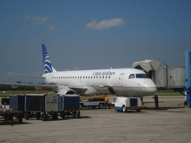 Copa operado por Aerorepublica, ese vuelo sale a las 13:55 hacía panamá con escala en Bogotá