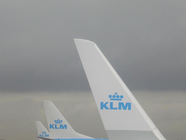 Una de las 3 partes de aviones de KLM que aparecen en esta foto no es un timón de profundidad, saben cuál es?....