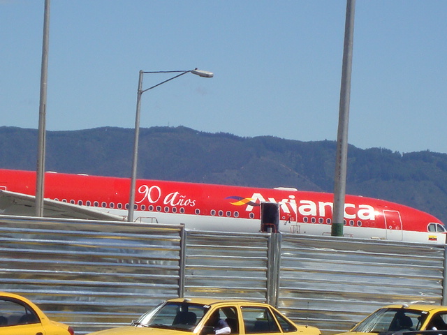 que lastima que avianca le de tan poca importancia a los 90 años sabiendo el hito que marca, son solo dos aerolineas en el mundo las que tienen el lujo de decir que tienen 90 años de experiencia, yo espero algo mucho mejor para el proximo año pero si no lo hay pues que mas se va a hacer