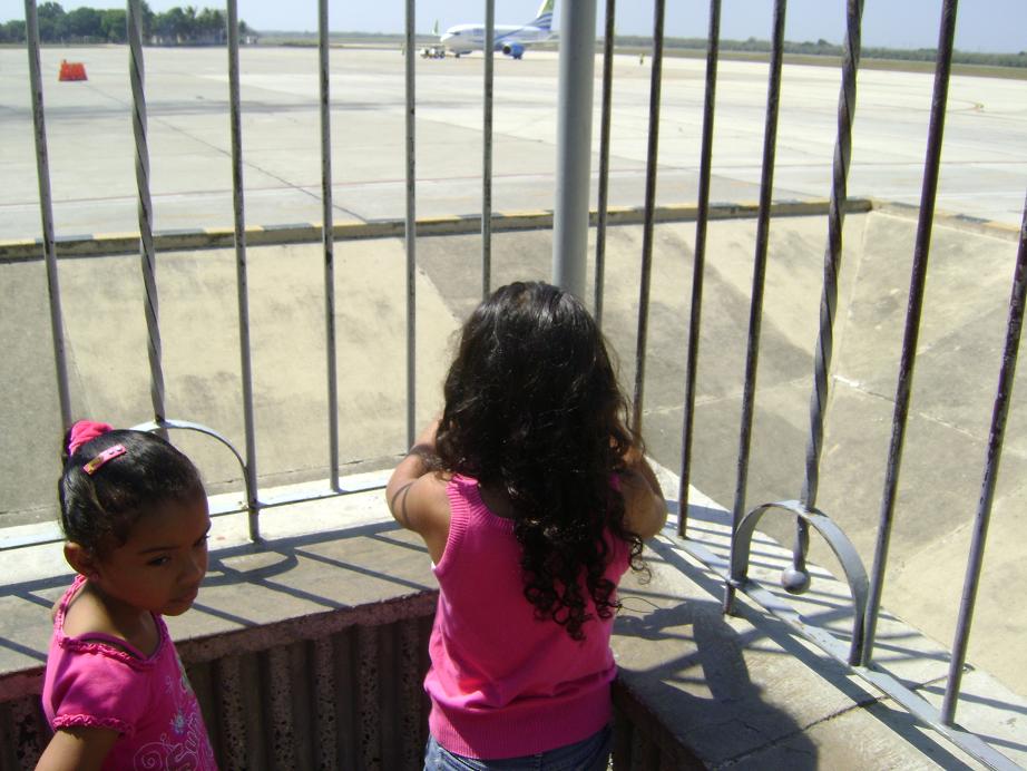 y la mejor este pequeña que me acompaño en las ultimas fotos habia mucha gente y me daba pena tomarlas y bueno apenas la vi tomando pues dije por que no? y bueno dedicadas a ella xD