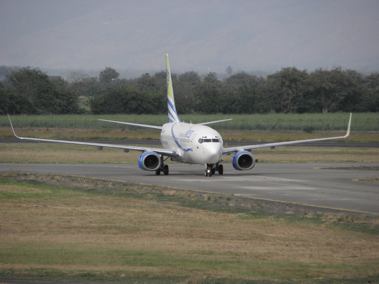 737-700 de aires carreteando