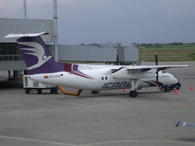 dash 8 q22 de icaro en uno de sus charters de rumba a cali con chiva incluida