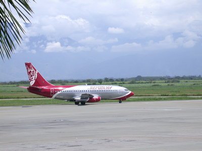 shakira uso este 737-200 para su tour en sur america, aqui saliendo de clo a scl