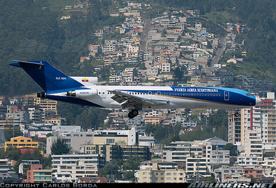 imagenes de aviones en descenso a UIO desde el hotel