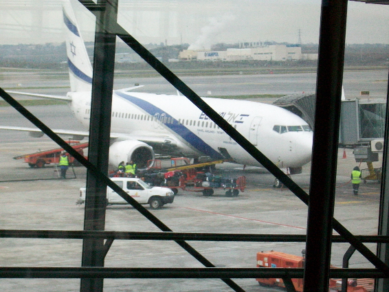 Aereolinea israeli no se escribirla esta en ebreo a Tel Aviv