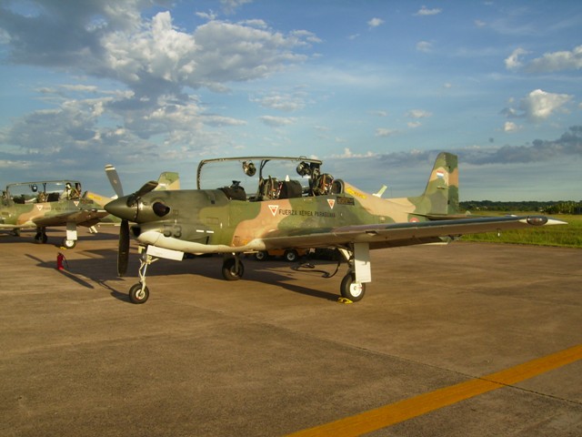 Tucano - Fuerza Aerea Paraguaya (Fuente de la foto www.panoramio.com/photo/978581)