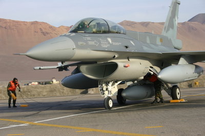 Fighting Falcon - Fuerza Aerea Chilena (Fuente de la foto www.network54.com/Forum/211833/thread/1262188...)