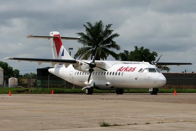 Uno de los tantos aviones que se pueden encontrar en la plataforma del Jorge E. Gonzáles