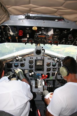 Primeros minutos después del despegue, Altitud: 2640 ft, Velocidad: 120 kts, Velocidad Ascencional: 5 ft/min, Manifold y RPM operando por debajo del 100%