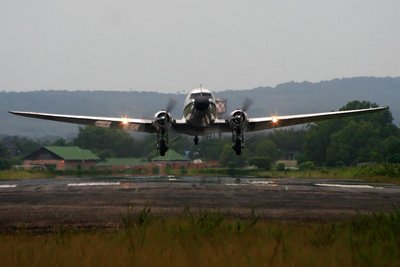 HK-3292 de Air Colombia saliendo por la pista 01