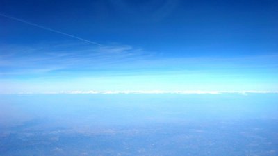 No es un avión precisamente, pero quería compatirles una panorámica de Los Pirineos, en la frontera con Francia.