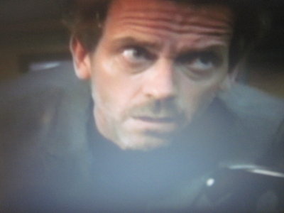 Hugh Laurie, interpretando al Dr.House en el entretenimiento de LAN