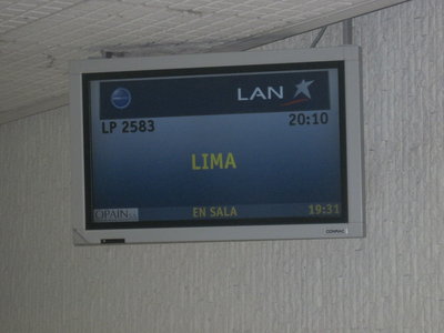 vuelo LP2583 con destino Lima, a tiempo:20:10