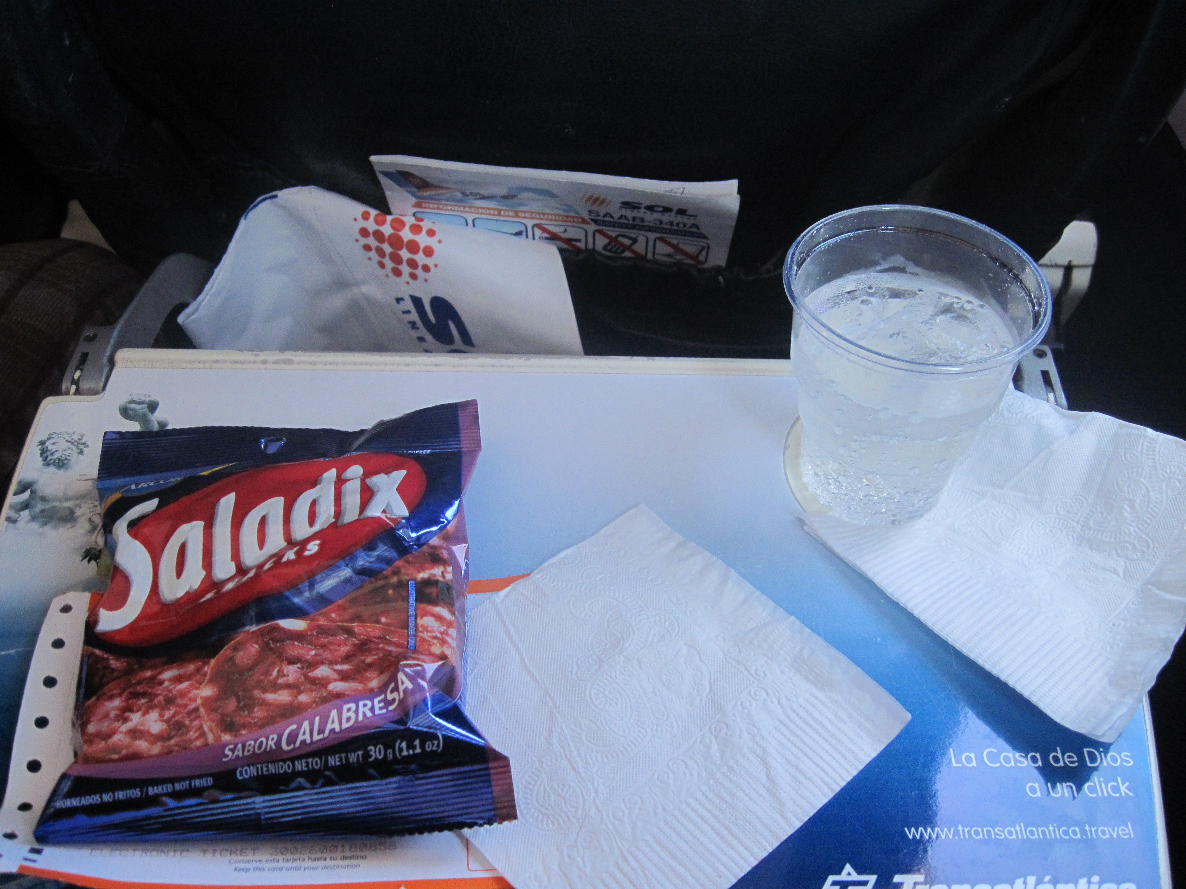 Snack AEP-PDP: galletas saladix con sabor a Salami y una sprite