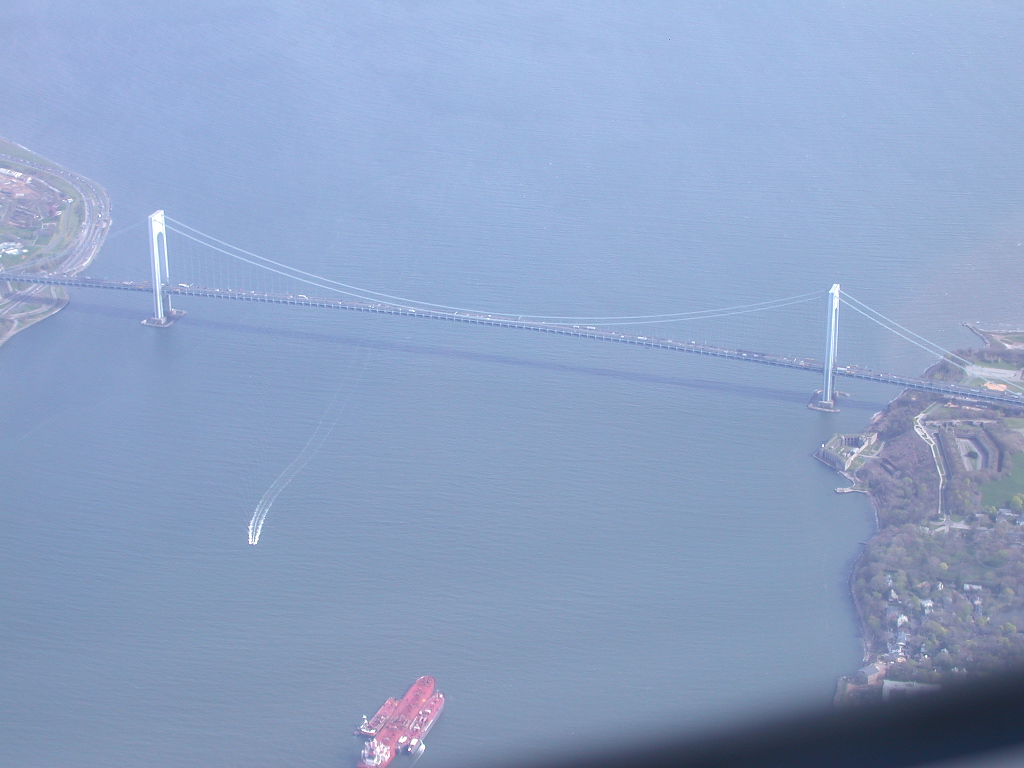 verrazano bridge conectando staten island y brooklyn, NY