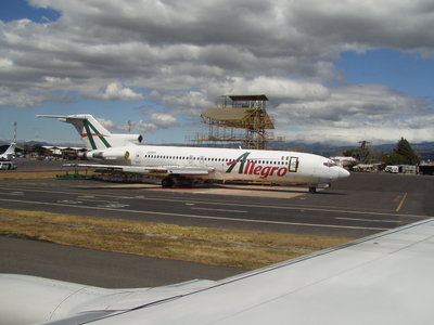 727-200 de allegro mexico en la rampa de copesa