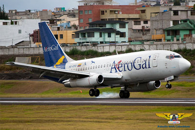 Aerogal 737-200 HC-CFO Tocando con tren izquierdo