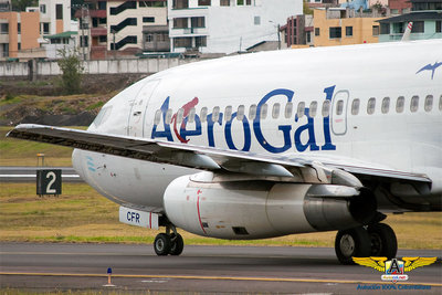 Aerogal 737-200 HC-CFR