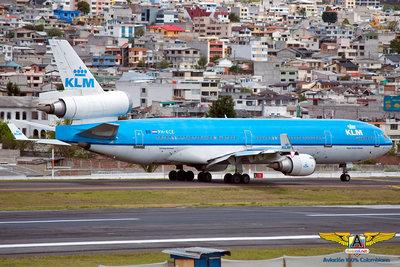 KLM MD-11 PH-KCE rodando a pista 17