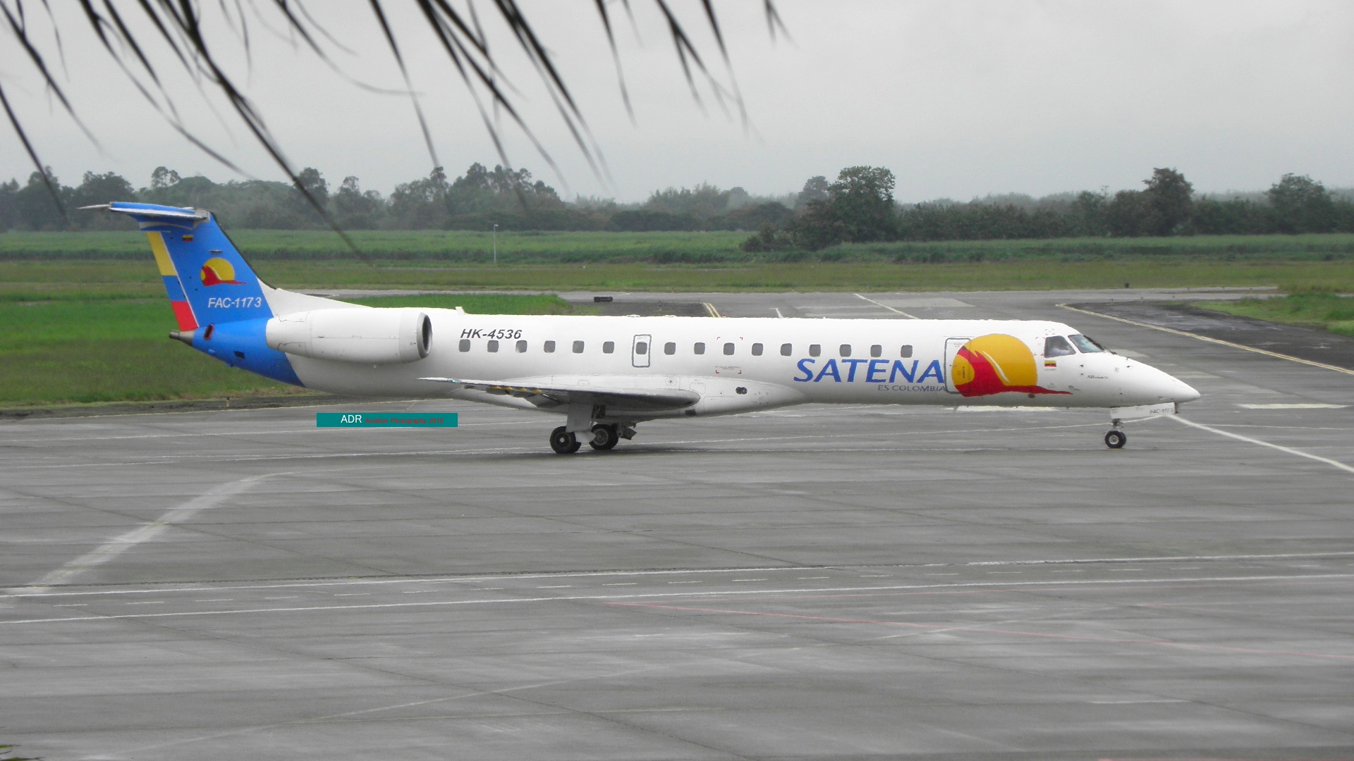 ERJ 145 satena saliendo a MDE (EOH)