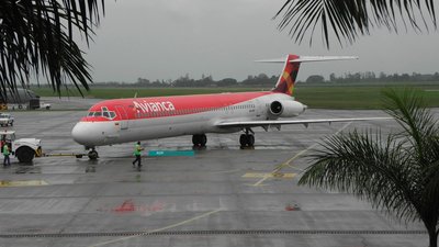 hoy dia una rara vista un md83 de avianca en CLO