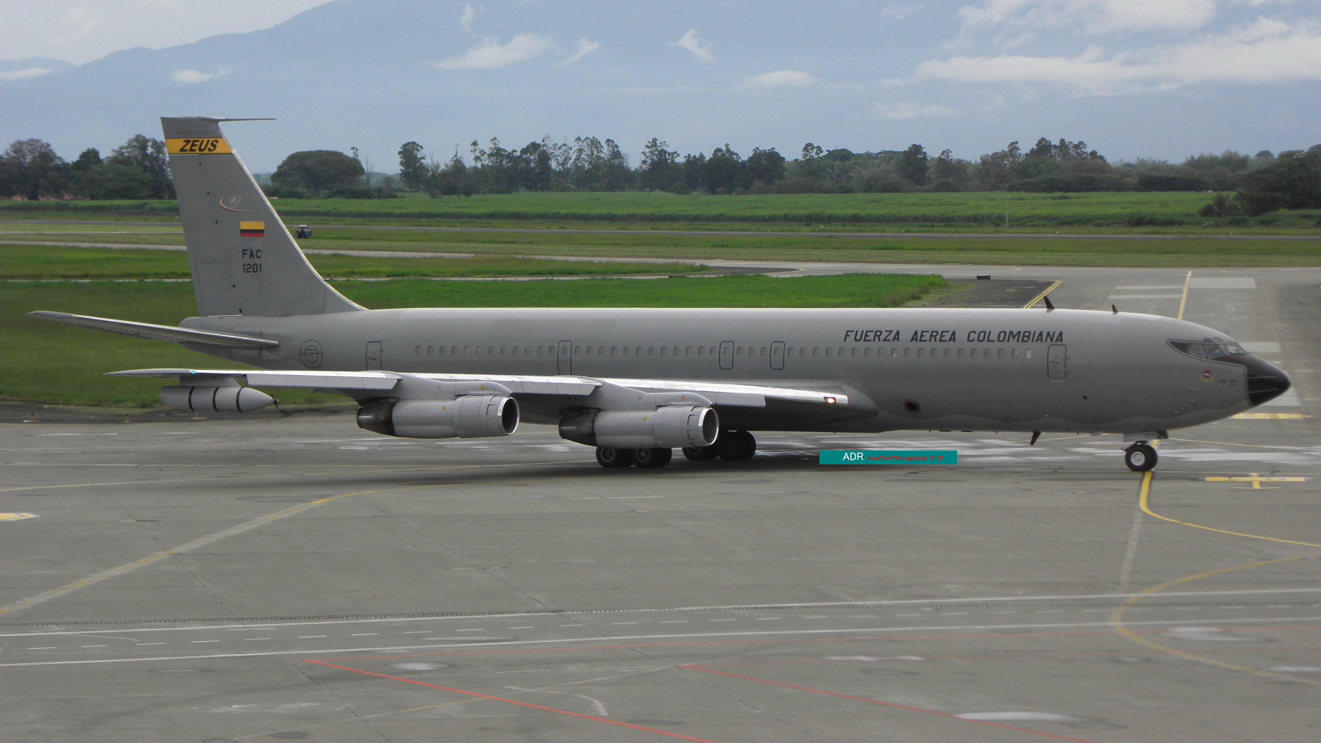 B707 FAC &quot;zeus&quot; saliendo a BOG cargado con los equipos expuestos en expodefensa 2010