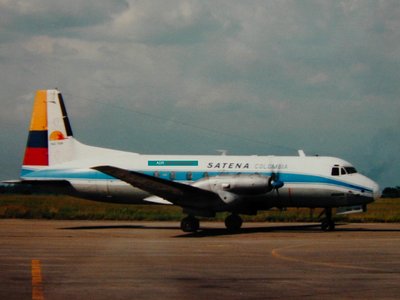 otro Hs748 Avro pero de satena, foto tomada en plataforma en 1997