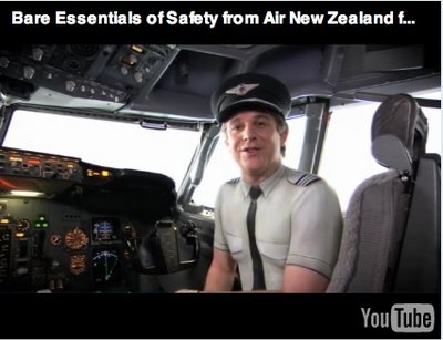 esta imagen del video el piloto esta sentado en un 737 de la 2a generacion (series 300/400/500/600)