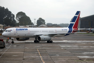 Cubana Tu-204 CU-T1702