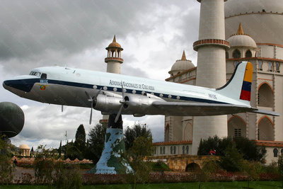 El mismo avión dos años después, con un muy buen trabajo de pintura, aunque históricamente equivocada