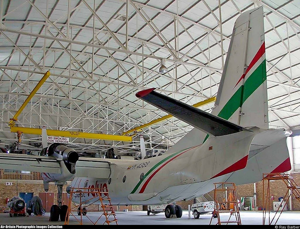 ¿Qué hace un An-32 colombiano en Sudáfrica? (http://www.abpic.co.uk/photo/1203957/)