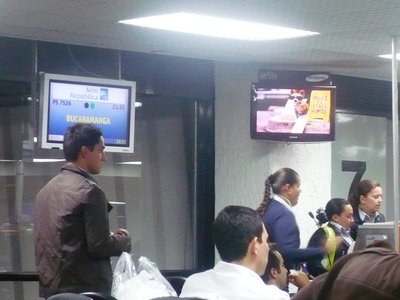 En la información del vuelo sigue aparenciendo P5 y no CM*. El vuelo salió antes de itinerario, muy cumplido a pesar de que a esa hora hay usualmente congestión en el EDR.