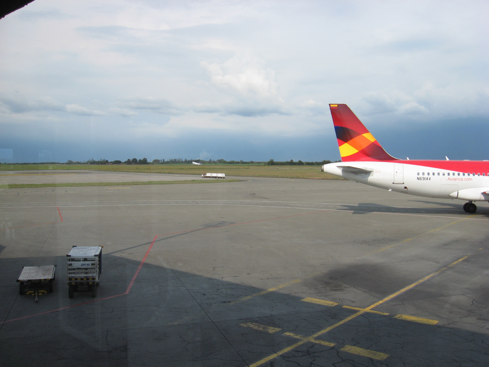 CM* levantando al fondo