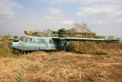 Acá están dos Trislander abandonados