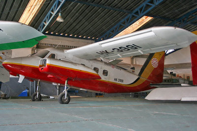 Uno de los tres Dornier 28 guardados en el aeropuerto