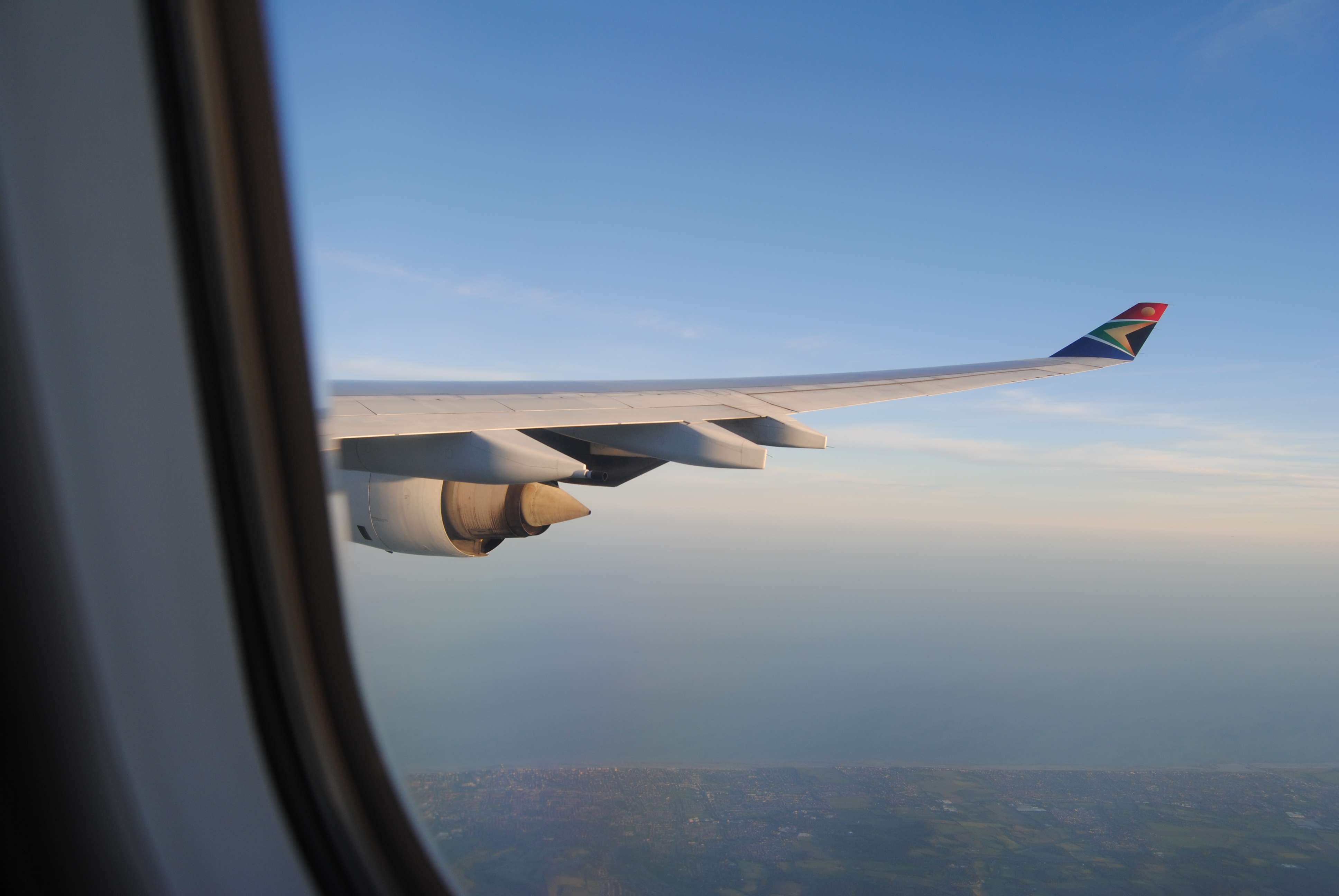 DESPUES DE MAS DE UNA HORA Y MEDIA DE RETRASO POR FIN EN EL AIRE CON MAS DE 10 HORAS POR DELANTE PARA LLEGAR A SUDAFRICA CONTINUARA ......................................