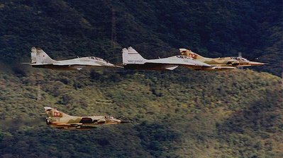 MIG-29M2 en formacion junto a los Mirage 50