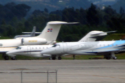 Detalle del Cessna Citation X sin identificar, quién sabe a quién vino a traer, puede ser cualquiera entre: Mikheil Saakashvili, presidente de Georgia; Michael Godfried Eman, primer ministro de Aruba; Federico Franco Gómez, vicepresidente del Paraguay; Mauricio Funes, presidente de El Salvador; Álvaro Colom, presidente de Guatemala u Orette-Bruce Golding, primer ministro de Jamaica; que fueron las delegaciones de las que no identificamos avión alguno