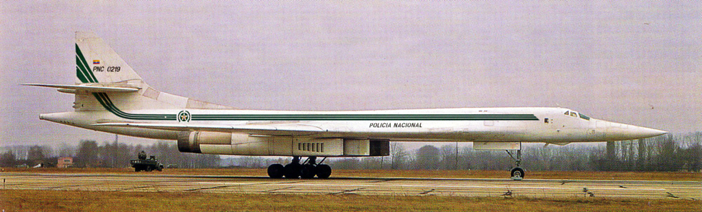 Foto original tomada de: http://commons.wikimedia.org/wiki/File:Tu_160_NTW_2_3_94_2.jpg