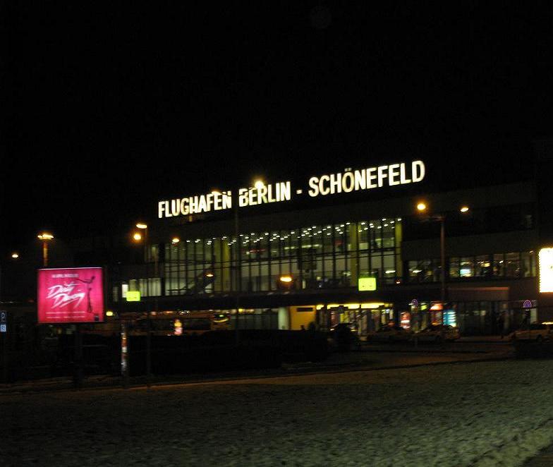 vista del area frontal del aeropuerto de shonefeld segundo aeropuerto de berlin despues del tegel(txl) mayormente operado por aerolineas de bajo costo