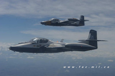 Entrenador T-37C de la Fuerza Aérea Colombiana FAC2108