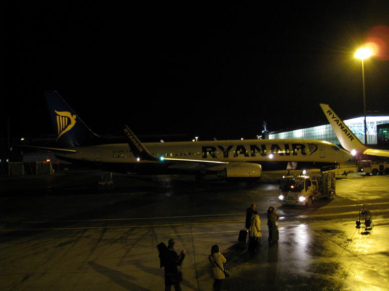 llegada al aeropuerto de stansted al norte de londres realmente ocupado