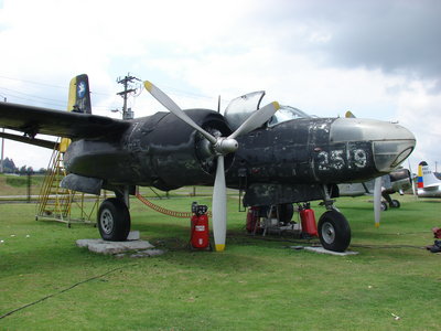Bombardero B 26 Invader conocido en su época como &quot;bruja negra&quot; en plena restauración