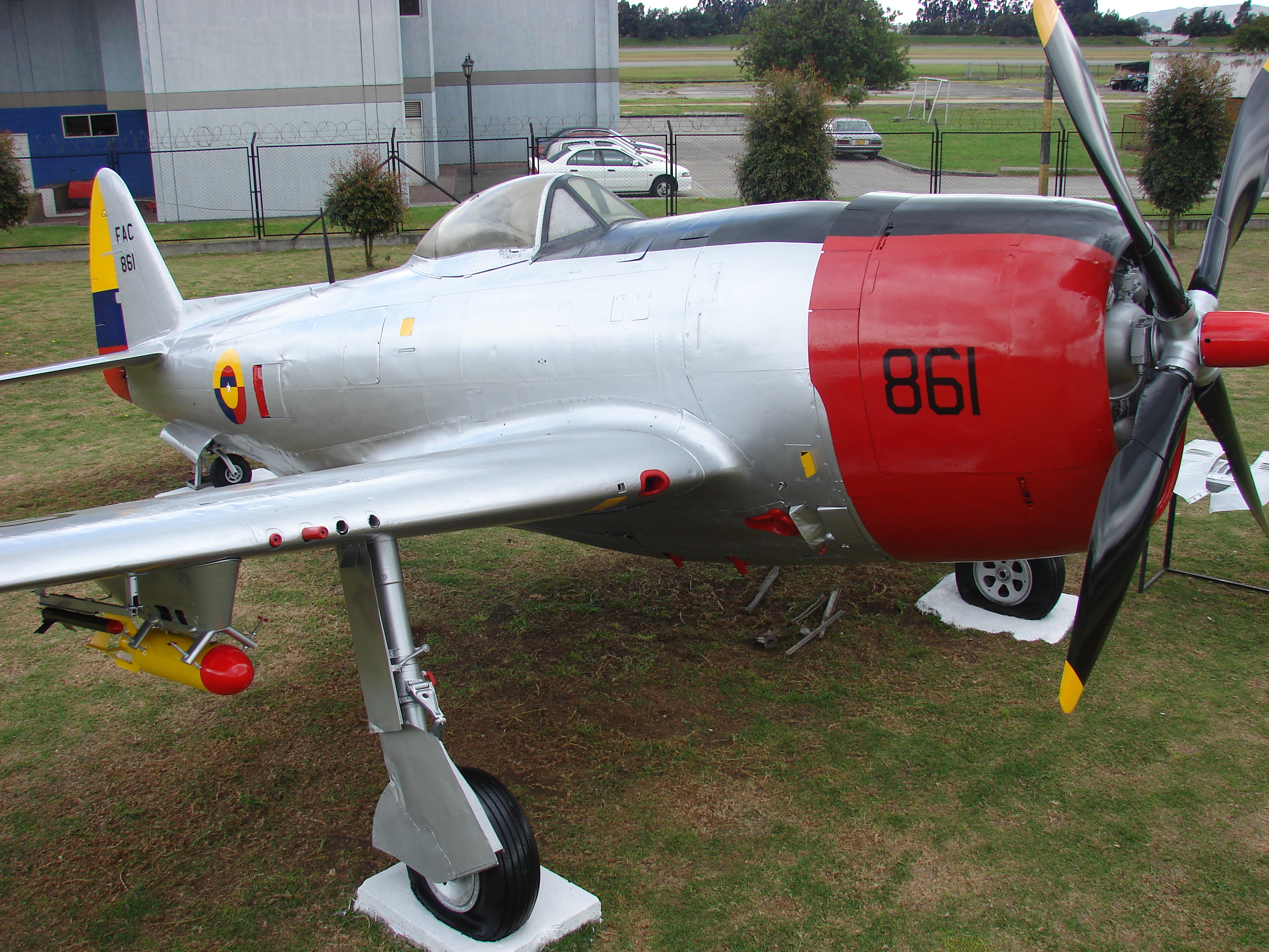 Uno de mis favoritos es este P 47 Thunderbolt todo potencia, uno de los mejores aviones de combate operado en Colombia