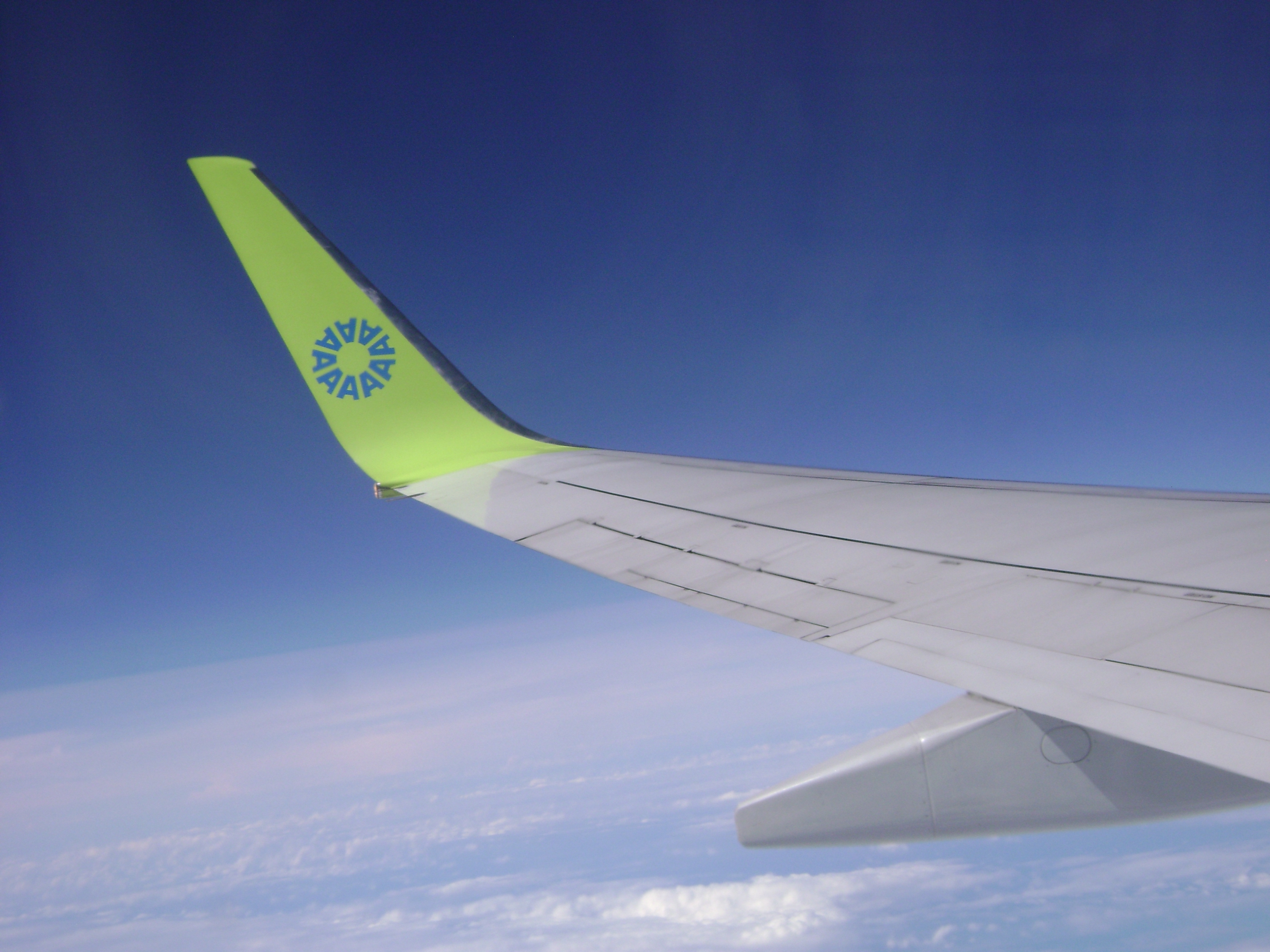 En un lugar sobre el Oceano Atlantico, el paisaje algo nublado.